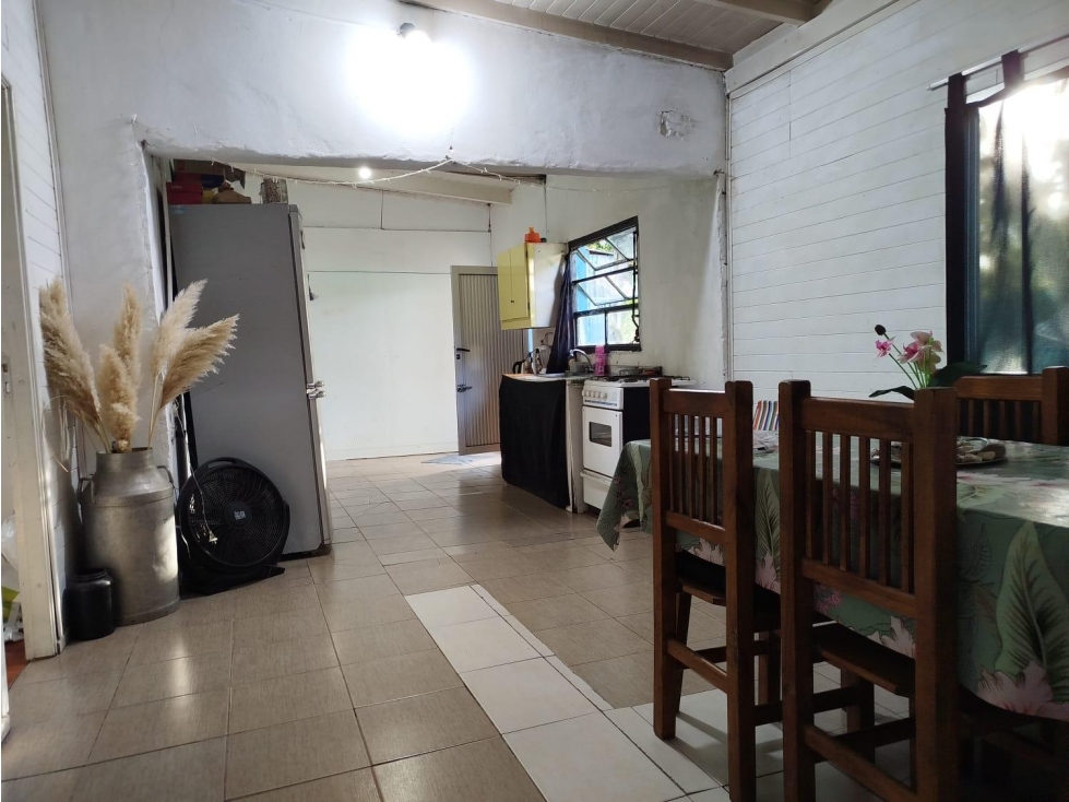 Casa en venta con local de 8 x 8 ms2 de 5 ambientes en vieytes. — foto 5