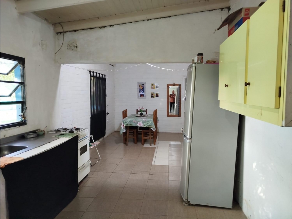 Casa en venta con local de 8 x 8 ms2 de 5 ambientes en vieytes. — foto 6