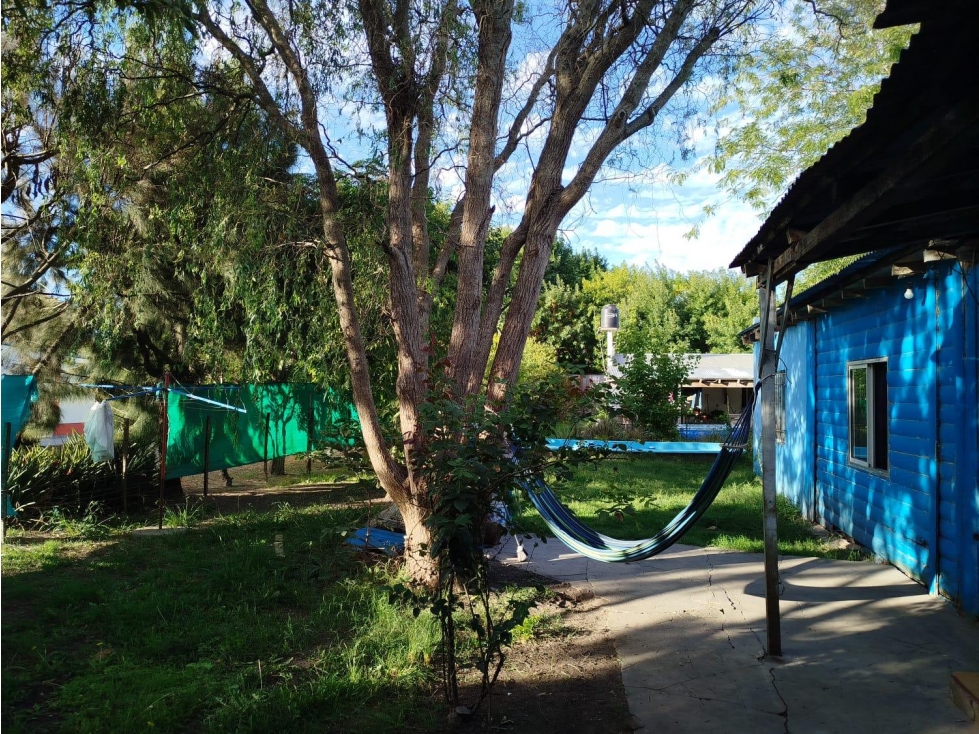 Casa en venta con local de 8 x 8 ms2 de 5 ambientes en vieytes.