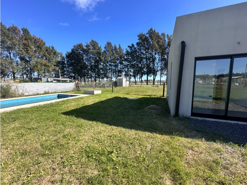 Casa a estrenar 2 dormitorios con pileta - 1