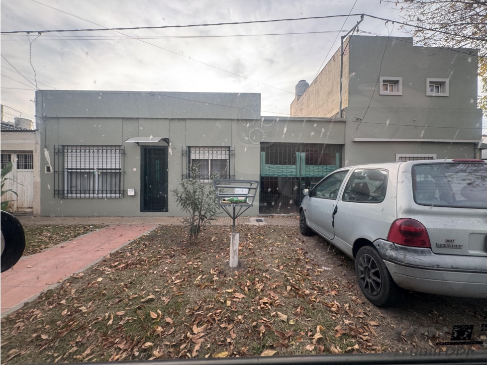 Casa en alquiler dos dormitorios con cochera La Plata - 2