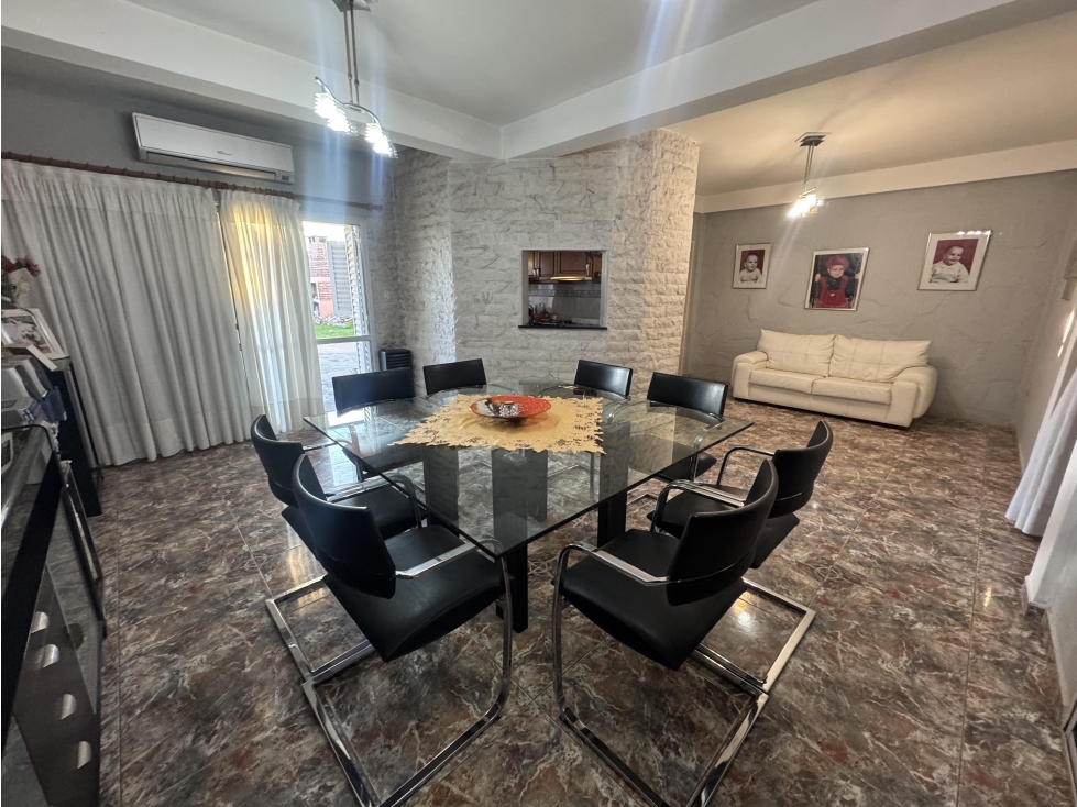 CASA EN VENTA BERISSO 3 DORMITORIOS, PARQUE COCHERA APTO BANCO - 5