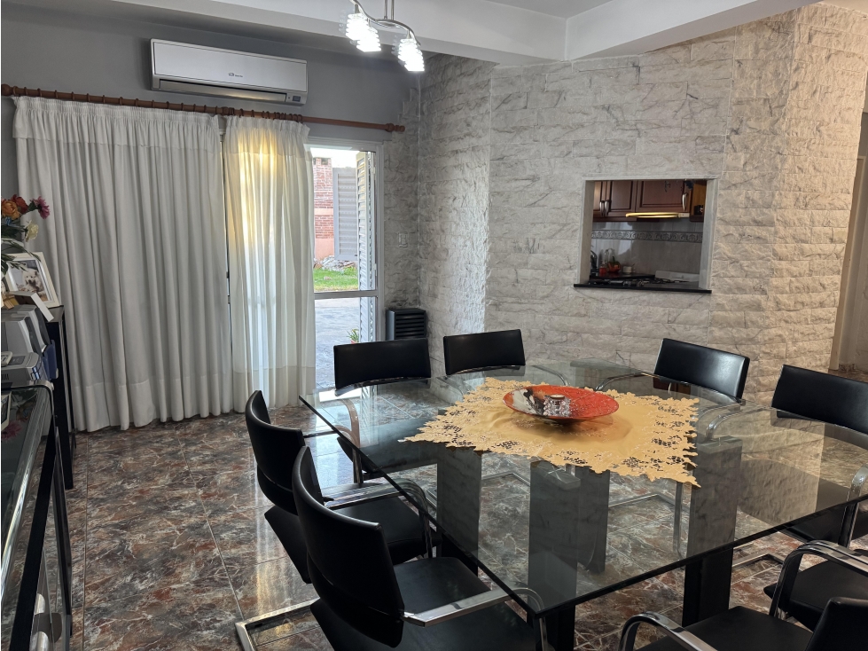 CASA EN VENTA BERISSO 3 DORMITORIOS, PARQUE COCHERA APTO BANCO - 6