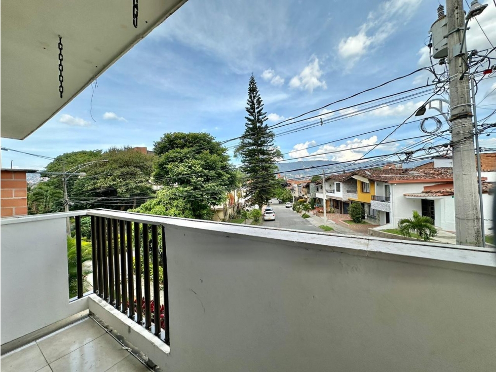 VENTA CASA EN LAURELES