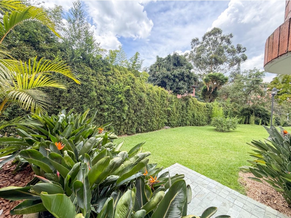 CASA CON AMPLIO LOTE | EL POBLADO — foto 2