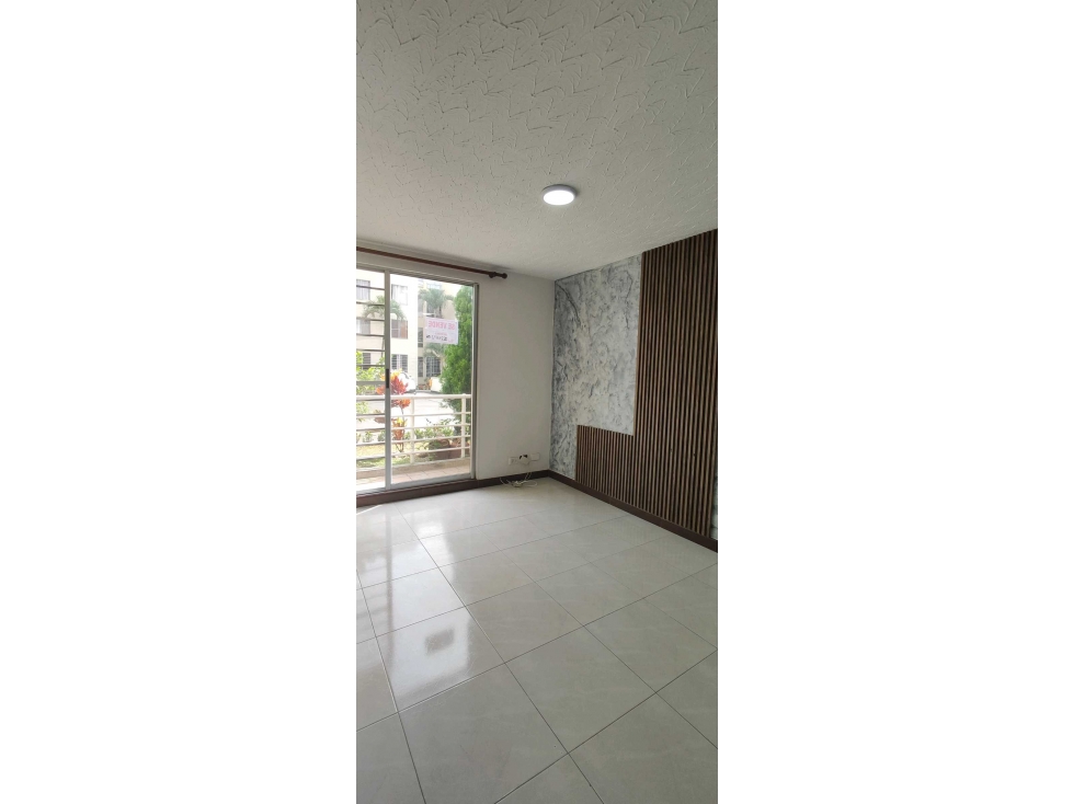 APARTAMENTO EN VENTA EN VALLE DEL LILI 1ER PISO CON PATIO DC 10223159 — foto 3