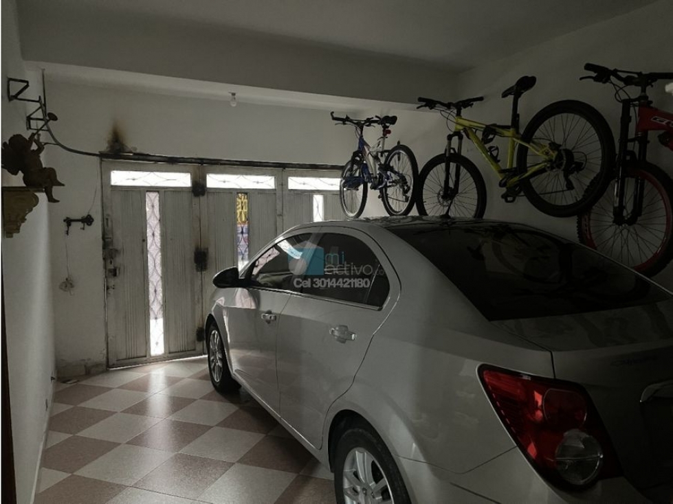 SE VENDE CASA PISO 1 CON GARAJE EN ITAGUI, LAS MERCEDES