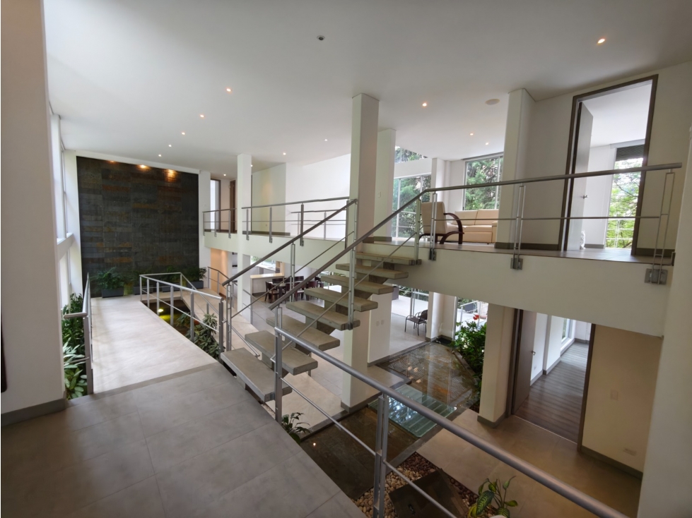 SE VENDE CASA EN SABANETA COLINAS DE SAN REMO