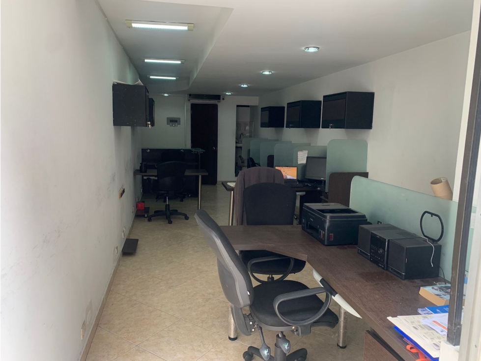 SE VENDE OFICINA EN EL CENTRO DE MEDELLIN