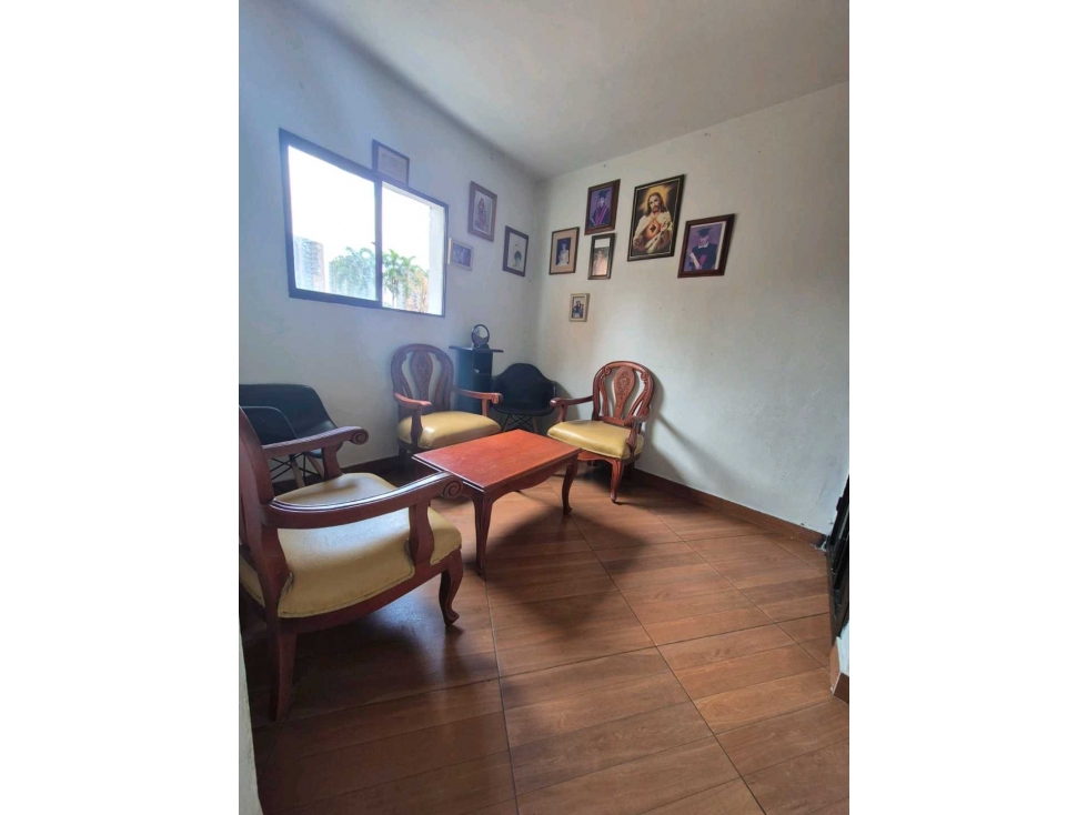 SE VENDE CASA UNIFAMILIAR EN LA ESTRELLA, BARRIO SAN CAYETANO