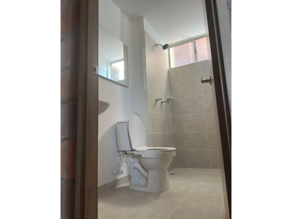 SE VENDE APARTAMENTO EN AMATINA ITAGUI EN OBRA GRIS — foto 2