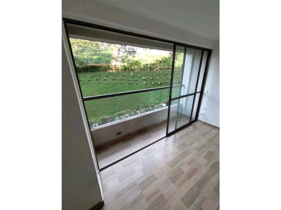 VENTA APARTAMENTO LOMA DE LOS BERNAL PARA INVERSION — foto 3