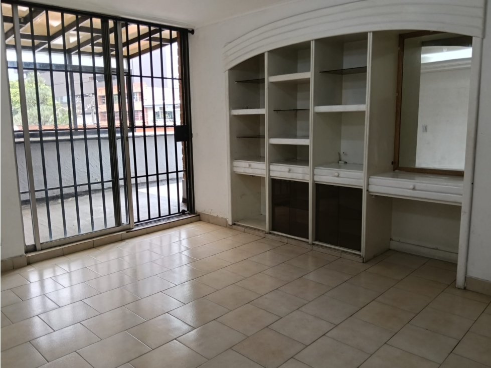 Venta Apartamento para remodelar en sector Suramericana. Medellin (C)