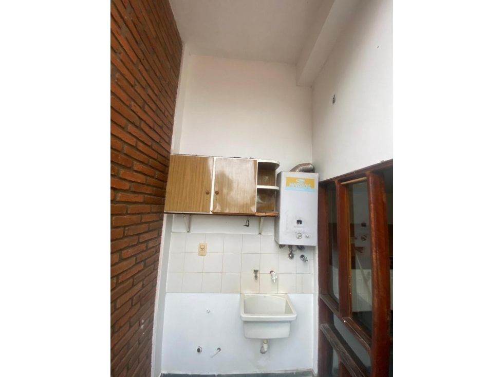 VENDO AMPLIO DTO 2 DORM CON GARAGE, POS MNES - 5
