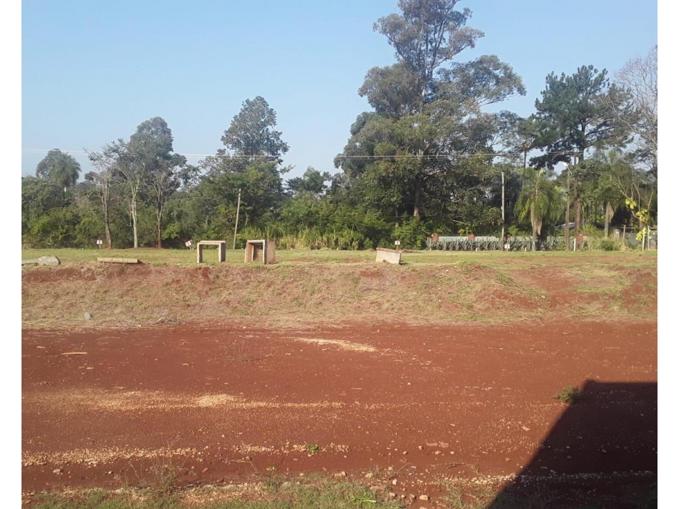 OFERTA! - SE VENDE TERRENO 15 X 22 EN ESQ SOBRE AV. 131 - POS MNES - 6