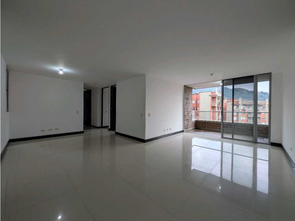 APARTAMENTO MUY COMERCIAL EN CAMINO VERDE PRECIO DE OPORTUNIDAD