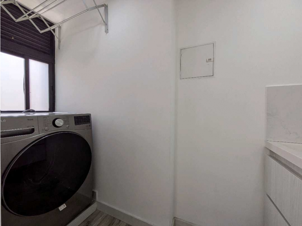 APARTAEDTUDIO EN LAURELES CON LICENCIA PARA RENTAS DIARIAS — foto 4