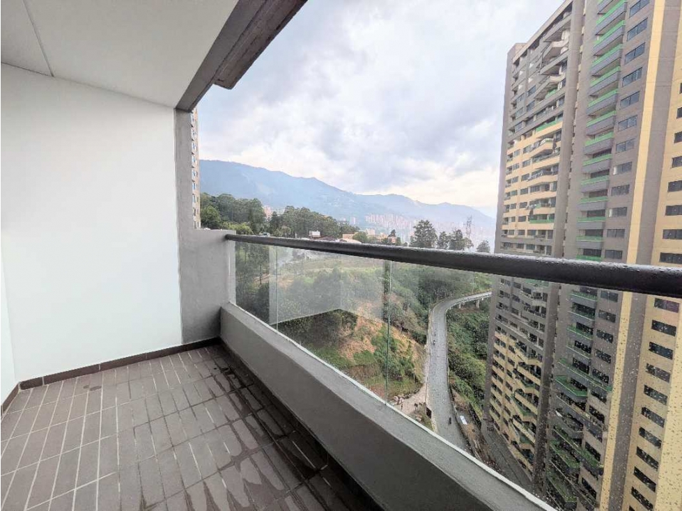 ARRIENDO PARA ESTRENAR COUNTRY CLUB — foto 2