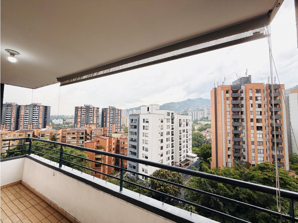 Apartamento En Venta Loma De Los Bernal Medellín