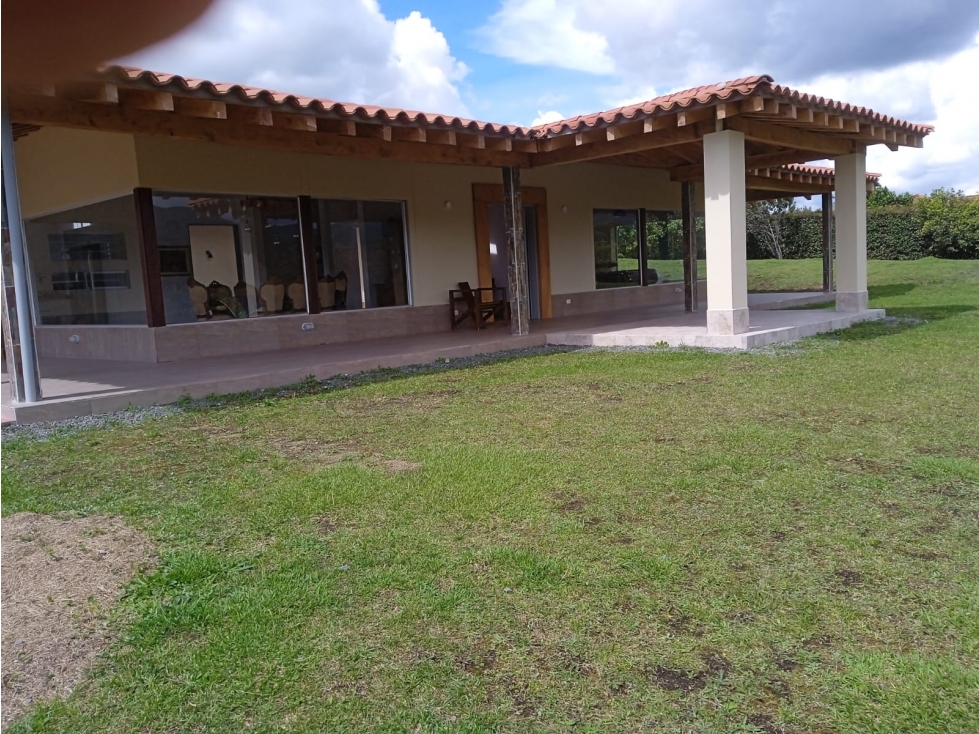 Casa campestre para la venta en la vía La Ceja-La Unión