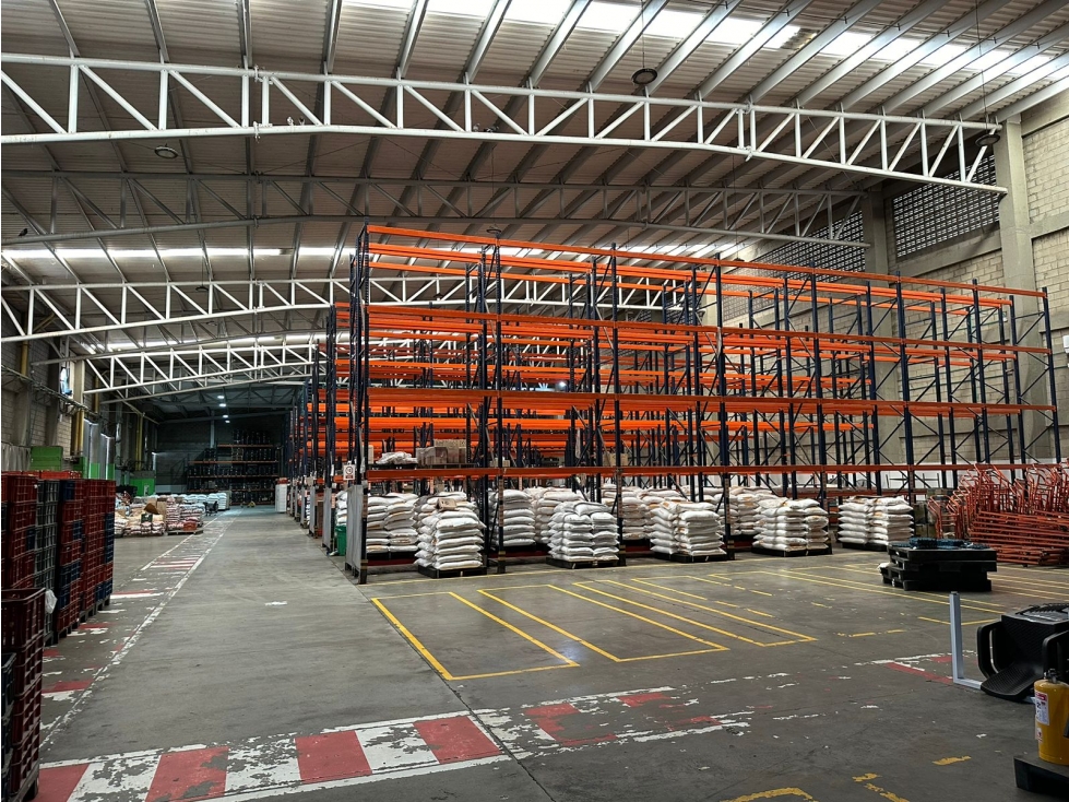 BODEGA PARQUE INDUSTRIAL LA LOMA 2