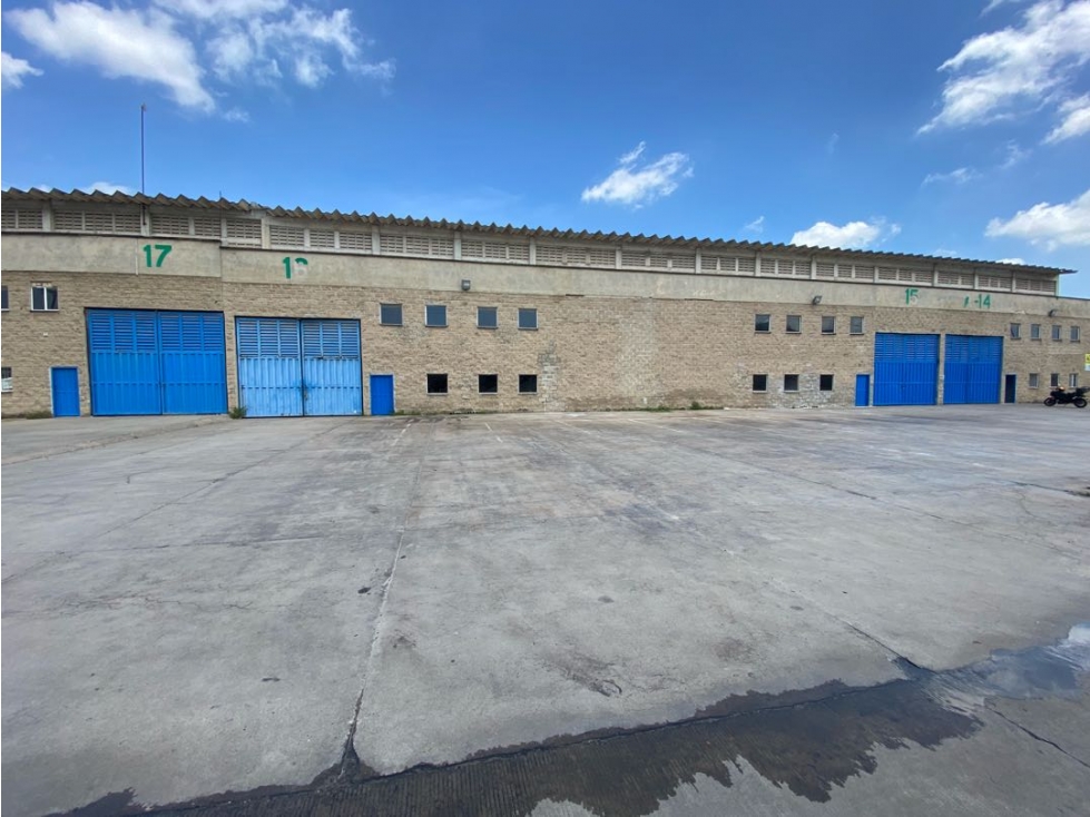 ALQUILER DE AMPLIA BODEGA EN LA CIRCUNVALAR - BARRANQUILLA