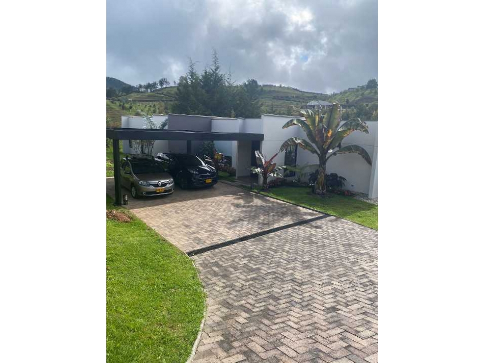 CASA CAMPESTRE EN VENTA EN EL RETIRO (T)