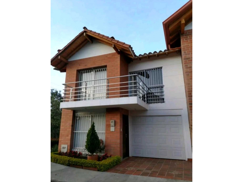 CASA UNIFAMILIAR EN VENTA LA CEJA (T)