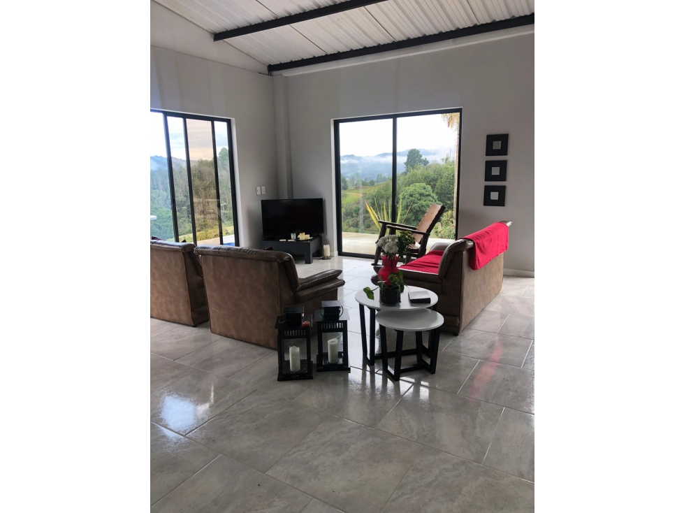 CASA CAMPESTRE EN VENTA GUARNE (P)
