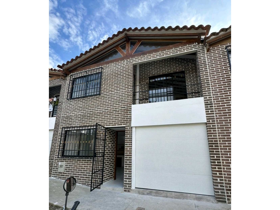 CASA UNIFAMILIAR EN VENTA LA CEJA (T)