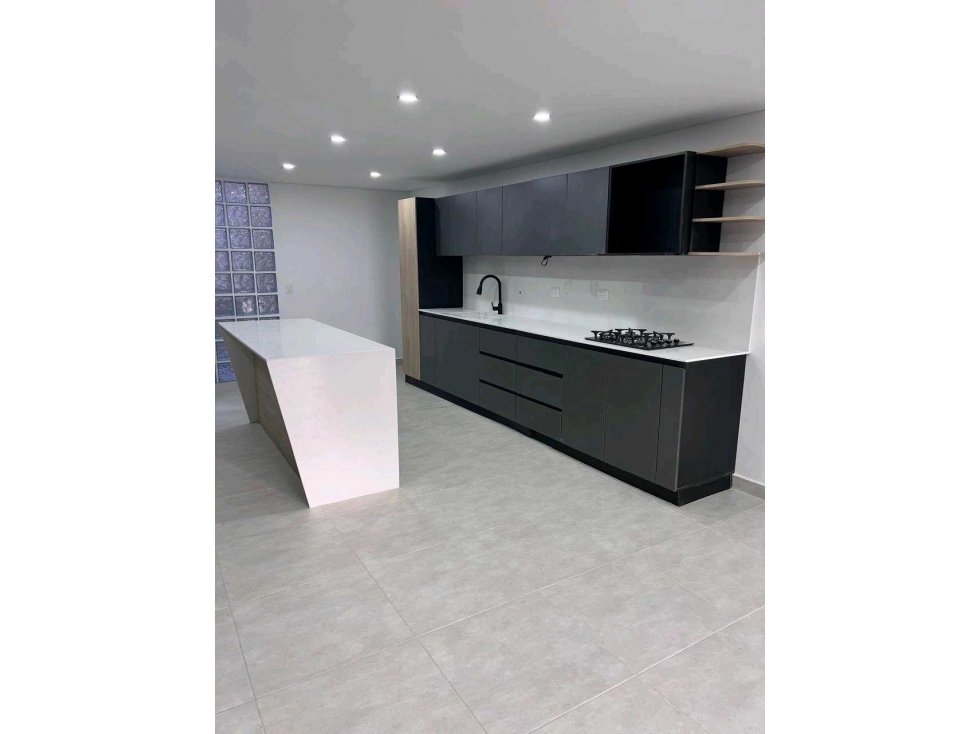 CASA UNIFAMILIAR EN VENTA LA CEJA (T)