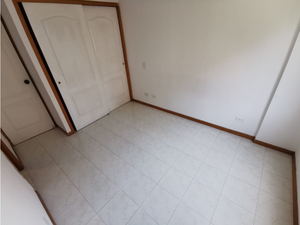APARTAMENTO DUPLEX EN LA LOMA DEL INDIO (N) — foto 2