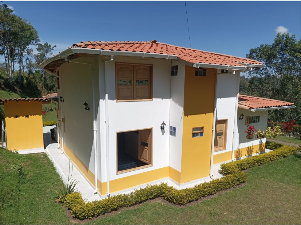Casa Campestre en Marinilla con hermoso lote