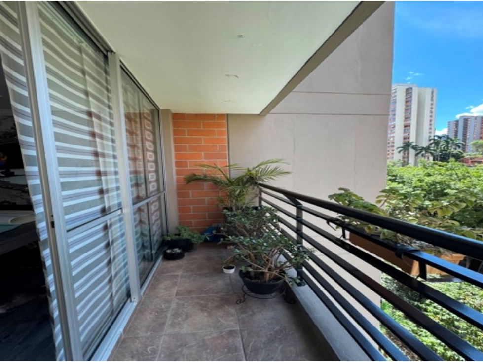 Apartamento En Venta Loma De Los Bernal Medellín