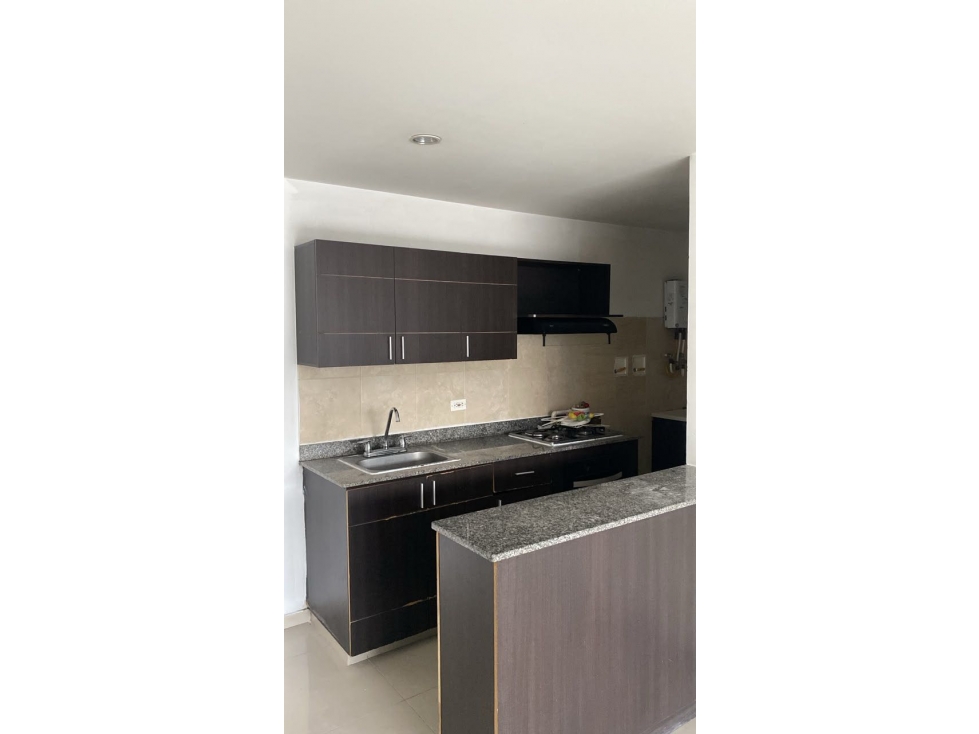 VENDO APTO CIUDAD DEL RÍO PISO ALTO