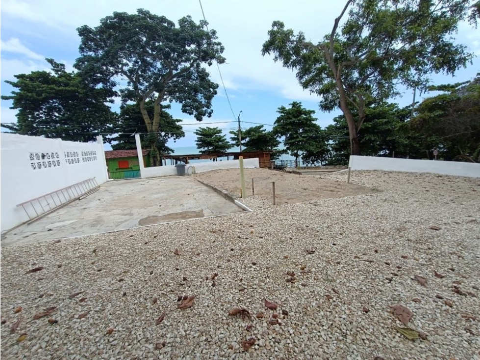 VENDO ESPECTACULAR LOTE AL FRENTE DEL MAR EN PTO ESCONDIDO - MONTERIA