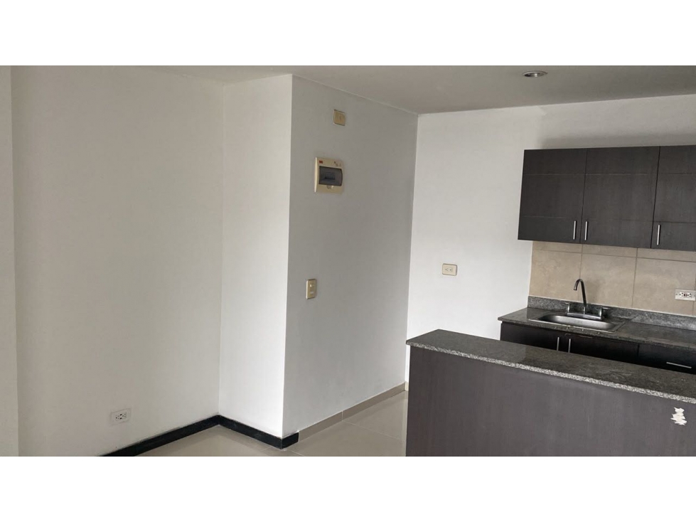 VENDO APTO CIUDAD DEL RÍO PISO ALTO — foto 2