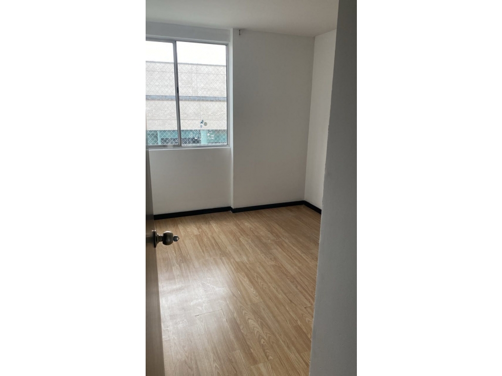 VENDO APTO CIUDAD DEL RÍO PISO ALTO — foto 4