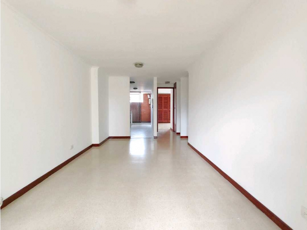 Apartaestudio Amplio de 51.6 m² en Laureles piso alto — foto 3