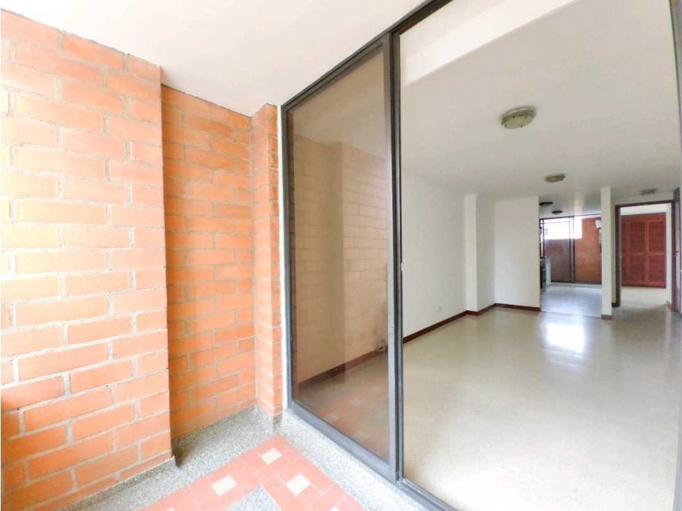 Apartaestudio Amplio de 51.6 m² en Laureles piso alto — foto 5