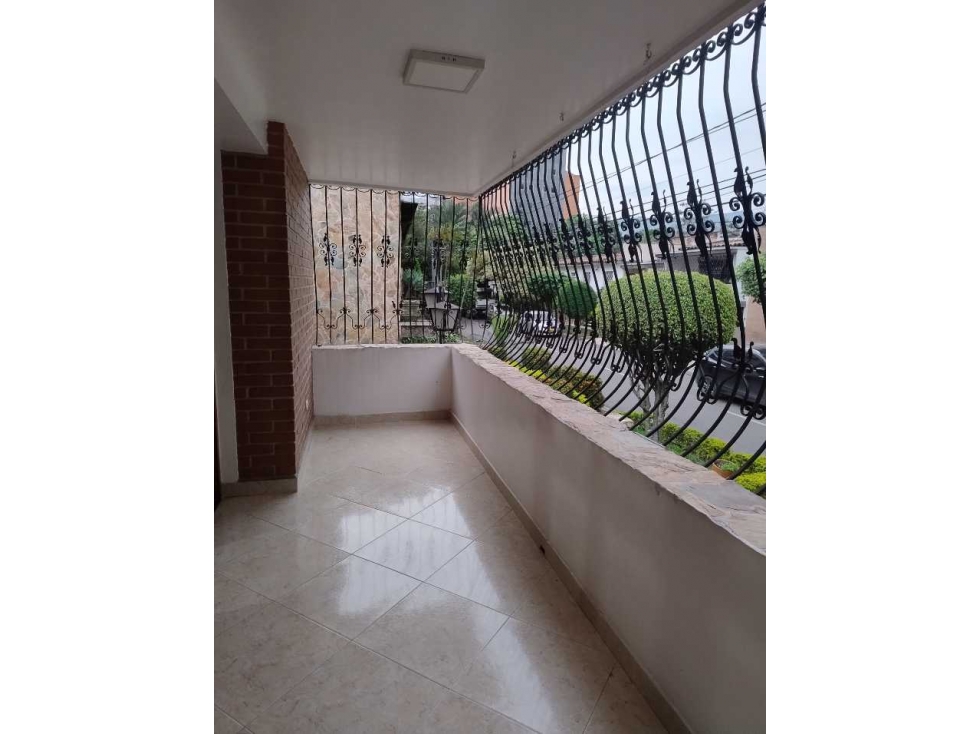 SE VENDE EXCELENTE CASA,CON POTENCIAL PARA DESARROLLAR, MEDIA MIXTURA