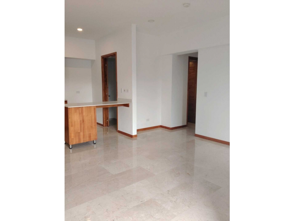 SE VENDE MUY BUEN APTO EN SABANETA,MUY CENTRAL,SECTOR LAS LOMITAS. — foto 4