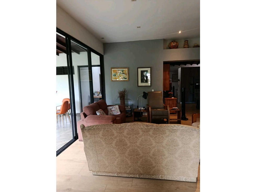 SE VENDE AMPLIO Y TRADICIONAL APTO LAURELES,REMODELADO 2 BALCONES. — foto 3
