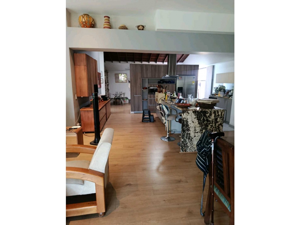 SE VENDE AMPLIO Y TRADICIONAL APTO LAURELES,REMODELADO 2 BALCONES. — foto 6
