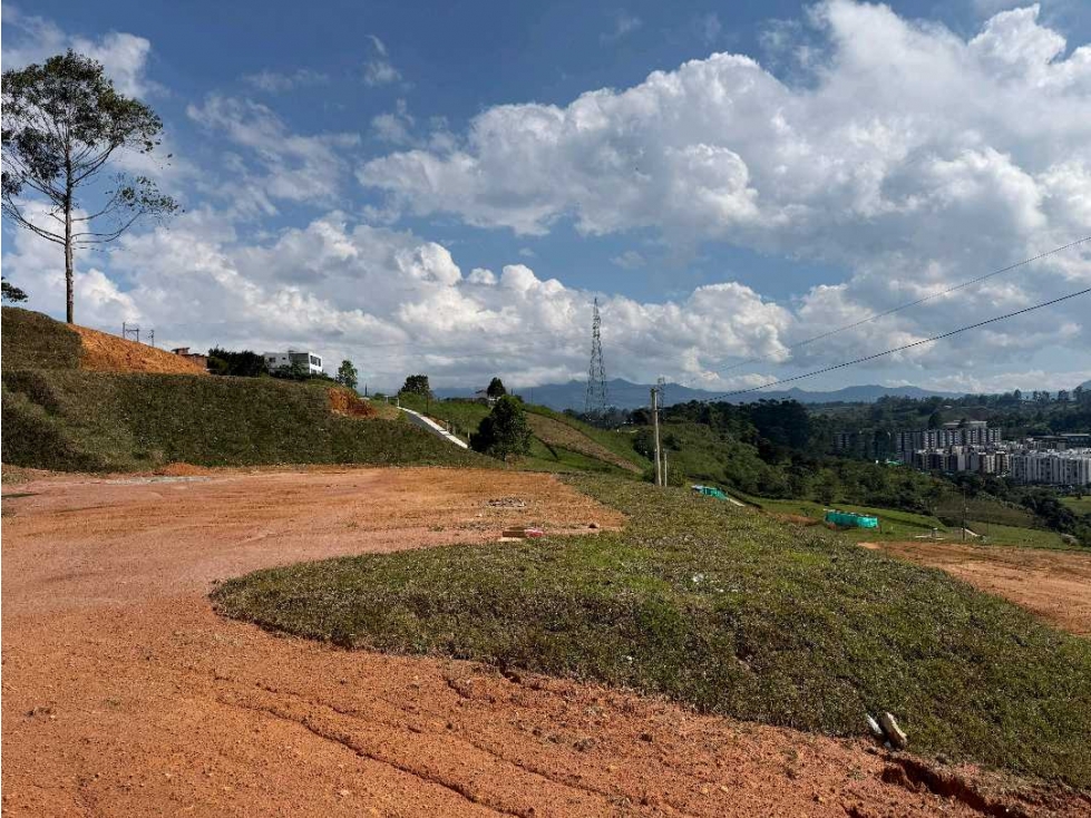 SE VENDE LOTE EN MARVERDE,CERCA A EL CLUB LA MACARENA,MUY CENTRAL. — foto 4