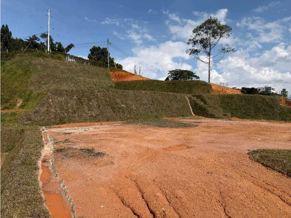 SE VENDE LOTE EN MARVERDE,CERCA A EL CLUB LA MACARENA,MUY CENTRAL. — foto 5