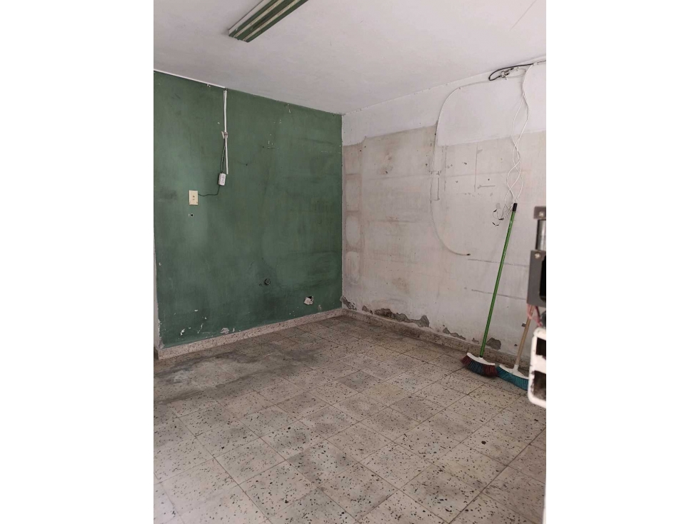 SE VENDE CASA SANTA MONICA #2 UNIFAMILIAR PARA REMODELAR — foto 2