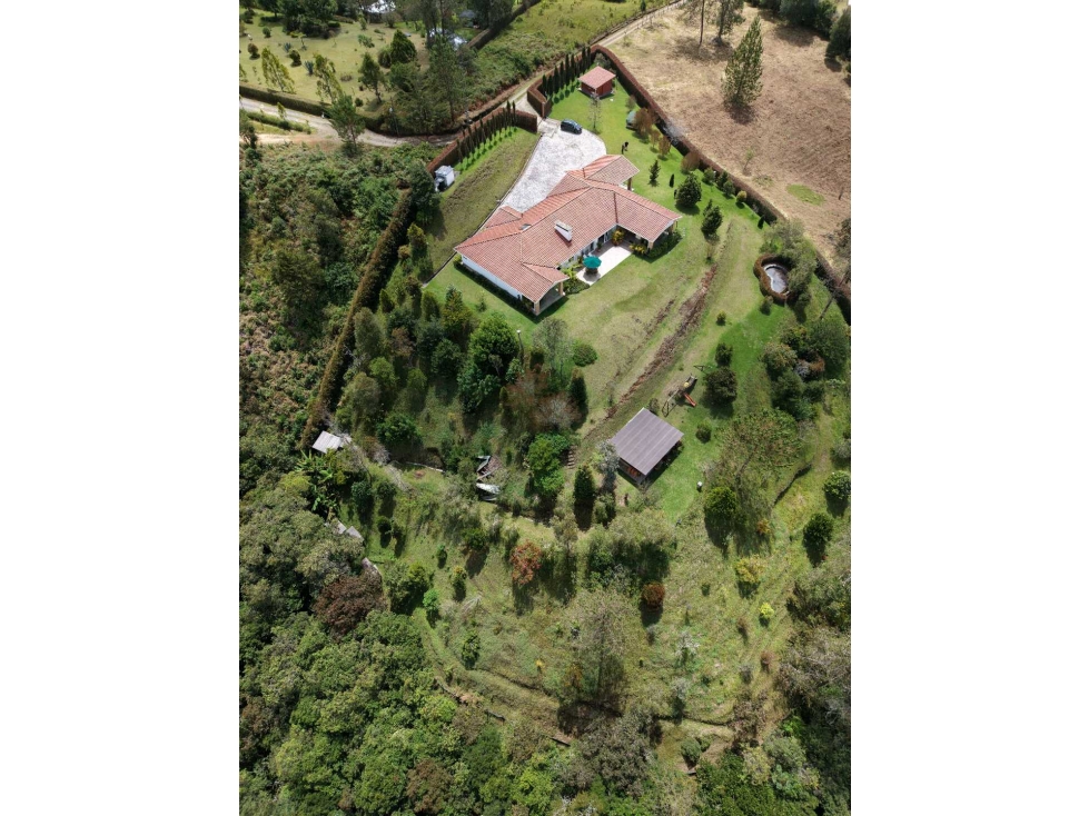 SE VENDE CASA CAMPESTRE EN EL RETIRO ANT, MODERNA Y AMPLIOS ESPACIOS. — foto 3