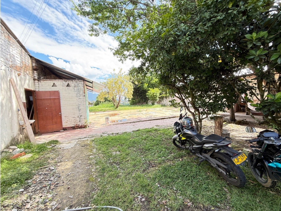 ¡No te lo puedes perder! Lote / Terreno en Ricaurte - 4