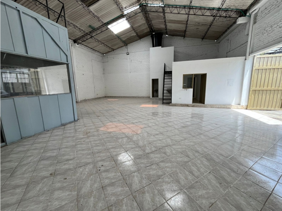 ¡Descubre esta joya! Bodega ubicado en Salado - 2